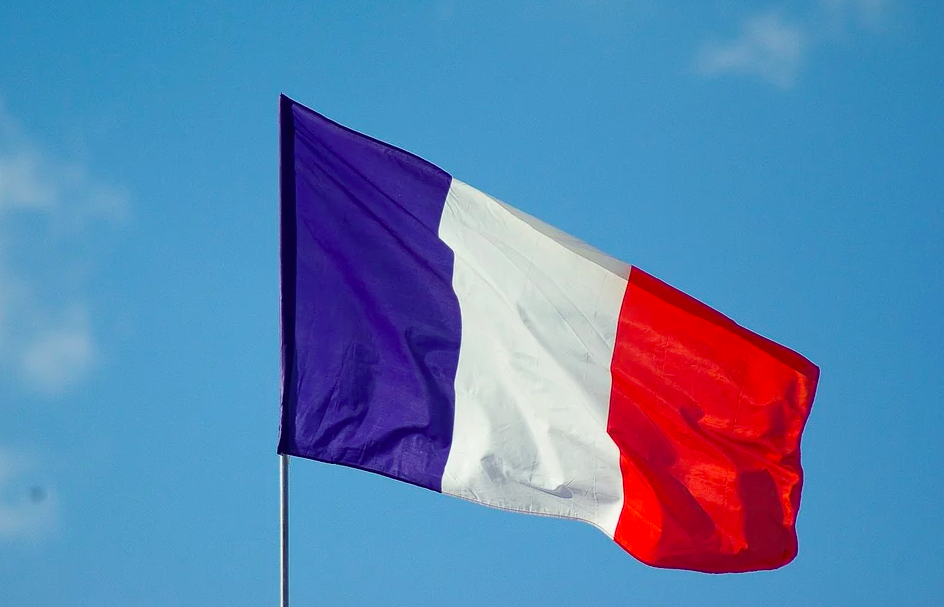 Во Франции причиной каждой четвертой смерти становится COVID-19. Фото: pixabay.com